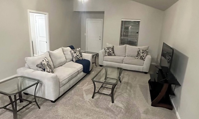 Odessa House | Charming 3-bedroom house in delightful Odessa with AC