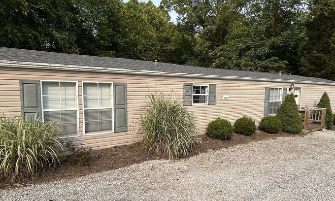 Sloans Valley House | Charming 3-bedroom mobile home with AC, WiFi at Lake Cumberland