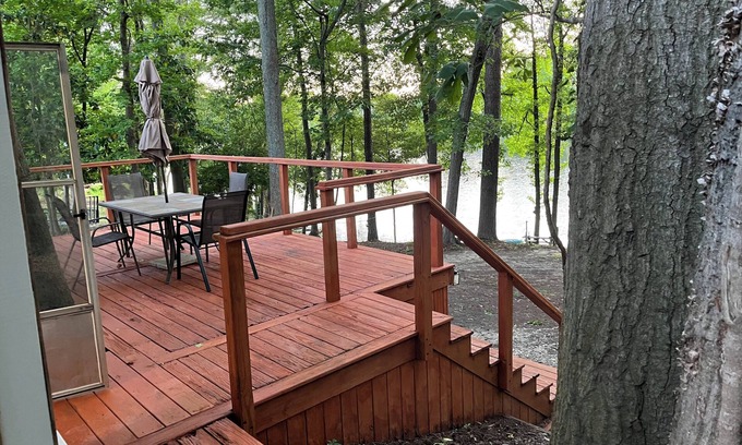 Westover House | Charming 3-bedroom house with AC and WiFi in wonderful Fayetteville lake front!