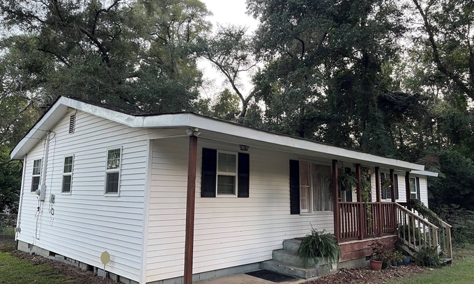 Fort Valley House | Charming 3-bedroom house, close to I-75, Ga National Fairgrounds, Robins.