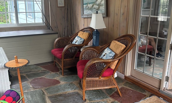 Hampton Bays House | Charming 3-bedroom house with AC, in Hampton Bays NY South Hampton Township.