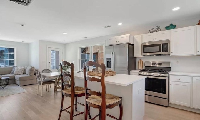 Mantoloking House | Charming 3-bedroom house with WiFi, AC in fabulous Mantoloking