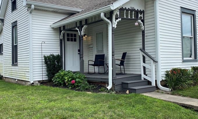 Noblesville House | Charming 3-bedroom house with WiFi, Smart TVS and AC in lovely Noblesville