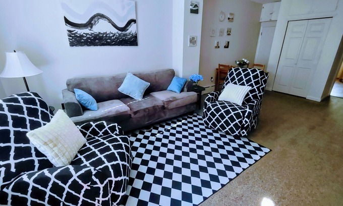 Newbold House | Charming 3-bedroom house in fabulous Philadelphia with WiFi, AC