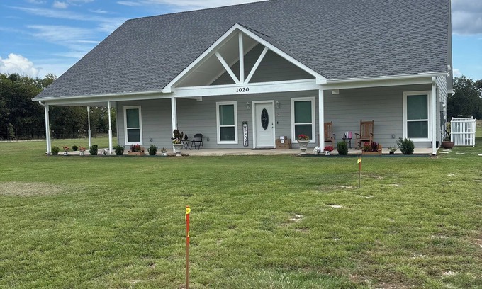 Wills Point House | Charming 3-bedroom 2-Bath house on 3 Acres lot near Lake Tawakoni that sleeps 8