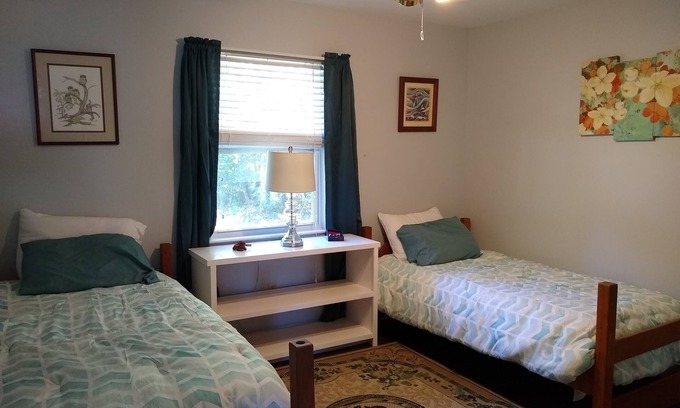 Fairhope House | Charming 3 BR/2 BA 1.5 miles to Downtown Fairhope!