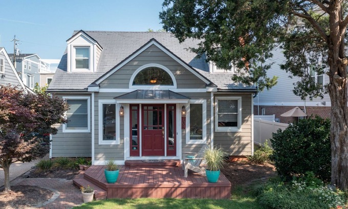 Northeast Virginia Beach Cottage | Charming 3 BR North End Beach Cottage One Block to the Beach - Private Parking + Private Backyard
