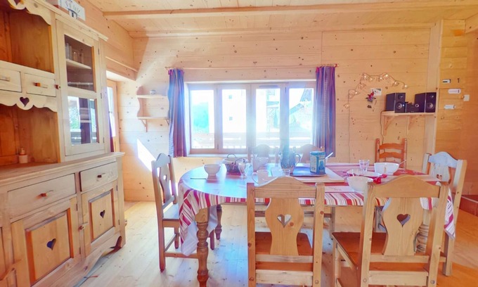 Hauteluce Ski Chalet | Charming 3-room Chalet in Hauteluce - Sleeps 8, Near Ski Slopes and Free Shuttle