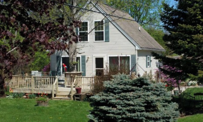 Malletts Bay Cottage | Charming 3B/R Cottage on Malletts Bay