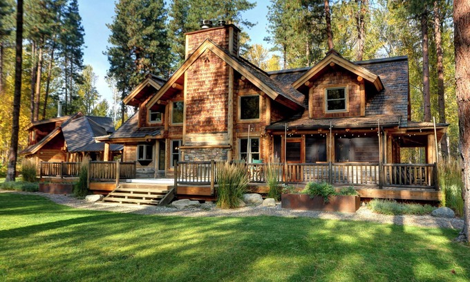 Mazama Cabin | Charming 3bedroom cabin Sleeps 7-11 people with Wi-Fi & AC in wonderful Mazama