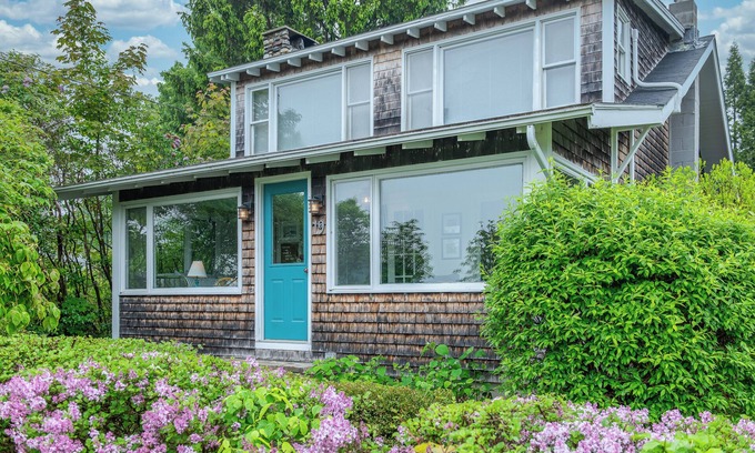 Mid-Coast and Islands House | Charming 3BR, 2.5BA home with access to Merriconeag Sound