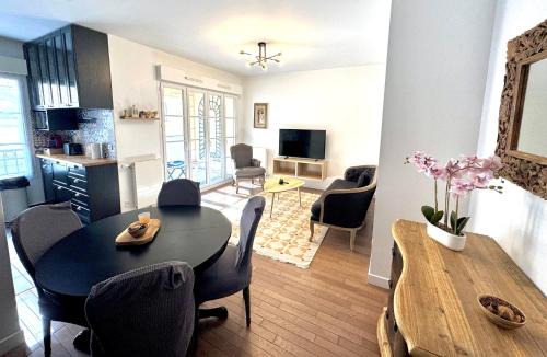 Le Plessis-Robinson Apartment | Charming 3BR Apartment with Loggia close to Paris