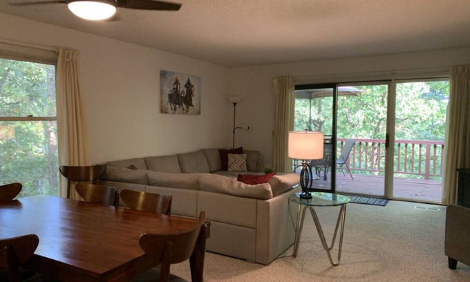 Hot Springs Village House | Charming 3BR Hot Springs Retreat - Serene Views & Modern Comforts
