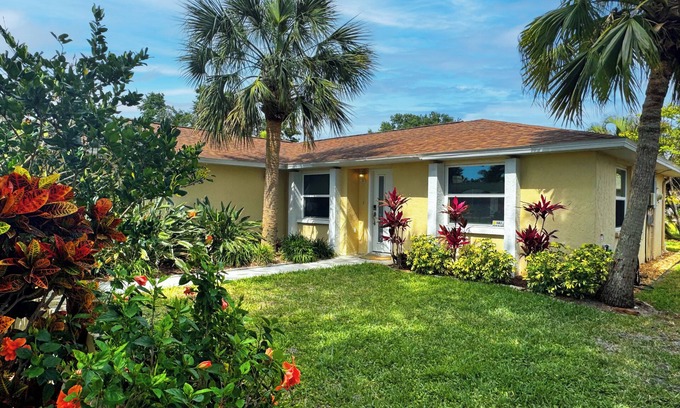Venice House | Charming 3BR house with private Pool, Wifi, Golf, Venice
