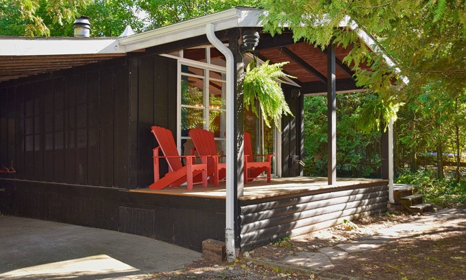 Huron-Kinloss Cottage | Charming 4-bed cottage by Lake Huron's sunsets.