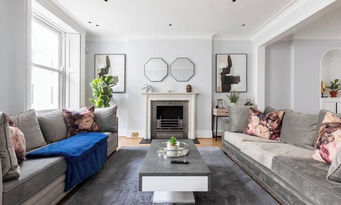 Belgravia House | Charming 4 Bed Townhouse Opposite Buckingham Palace