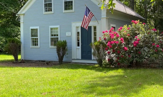 Cotuit Cottage | Charming 4-bedroom Cottage in the quaint village of Cotuit