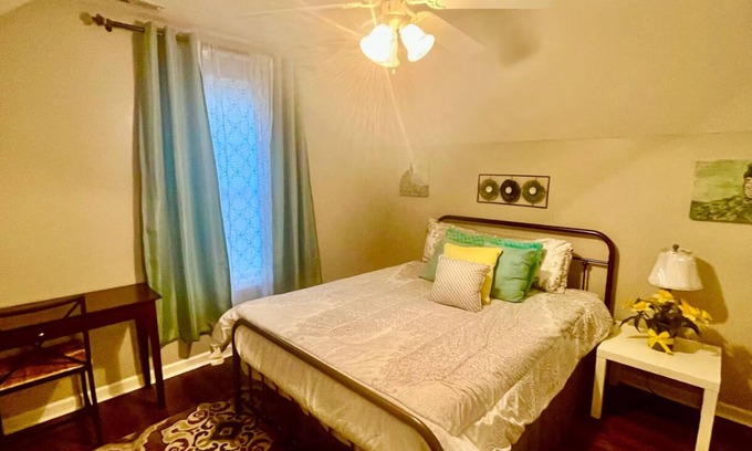 South View House | Charming 4-bedroom house with WiFi, fitness room in Hope Mills