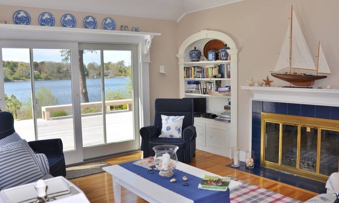 Chatham House | Charming 4-bedroom house with fresh water dock & shark-free swimming!