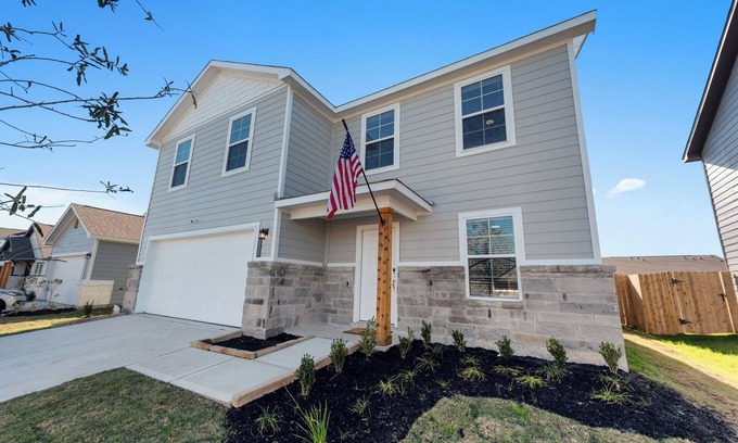 College Station House | Charming 4-bedroom house with movie room, game room, outdoor patio + fire pit