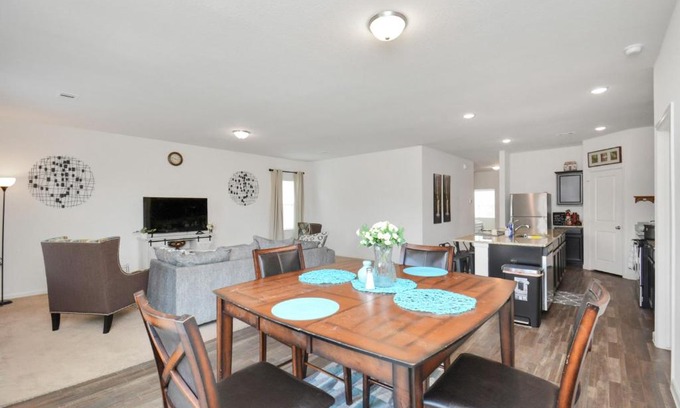 Katy House | CHARMING 4 BEDROOMS BROOKSHIRE/KATY WITH GYM