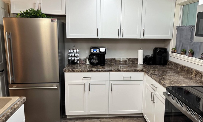 Southaven House | Charming 4BR 2BA Close to Memphis NOT IN Memphis! FULL Kitchen.