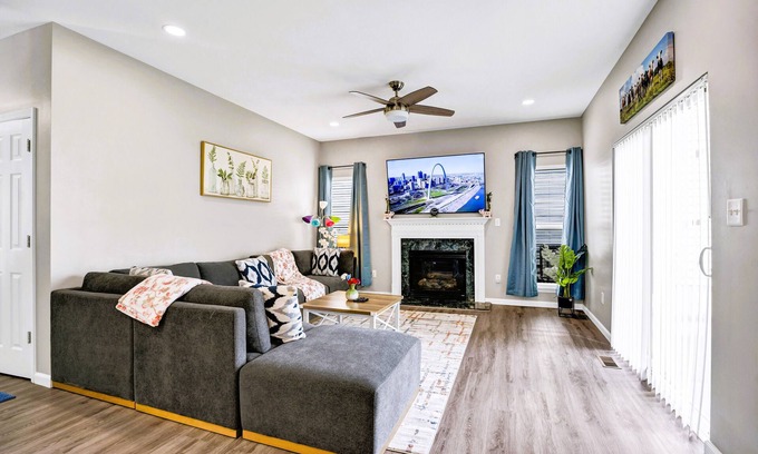 St. Louis House | Charming 4BR Retreat - Near Attractions, Universities & Hospitals!