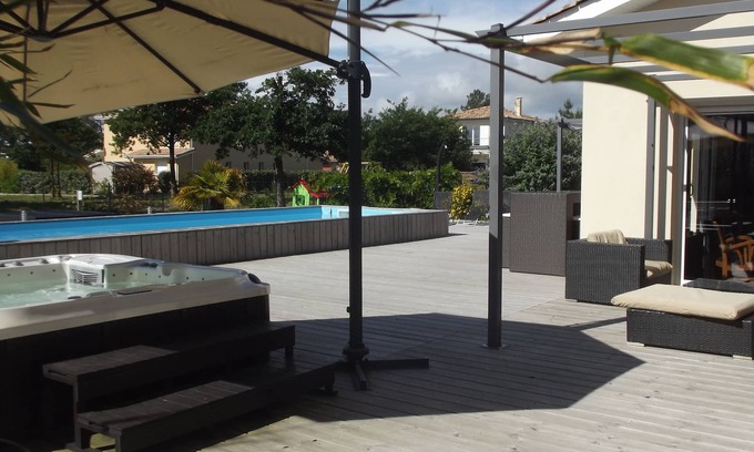 Ares House | Charming 5-bedroom villa with air-conditioning, swimming pool and spa + electric recharging point