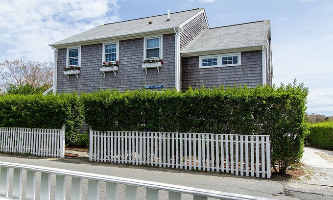 Nantucket Town House | Charming 5 BR house 12min walk to town & 5 min. to Francis beach,