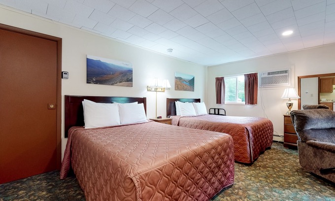 Lincoln House | Charming and casual motel in a great location with shared resort amenities
