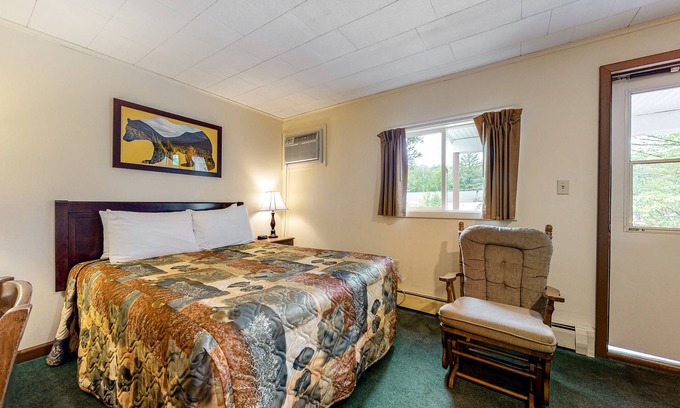 Lincoln House | Charming and casual motel in a great location with shared resort amenities