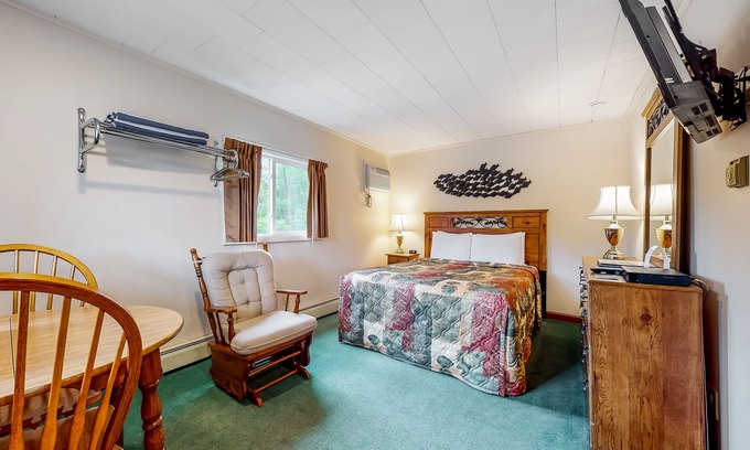 Lincoln House | Charming and casual motel in a great location with shared resort amenities
