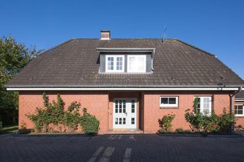 Aventoft Apartment | Charming and cozy holiday home with a fireplace