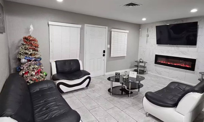 Downtown Las Vegas House | Charming and Cozy Place