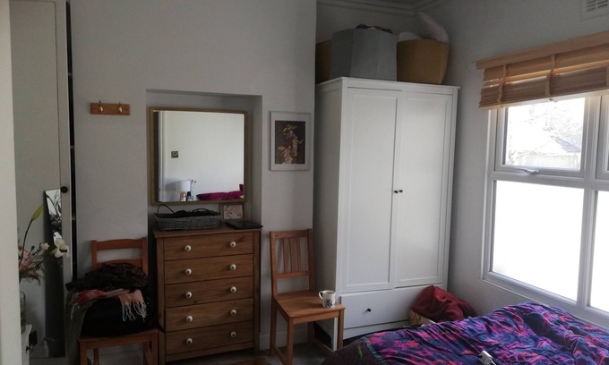Livesey Apartment | Charming and quiet apartment in leafy central area (family and pet friendly)