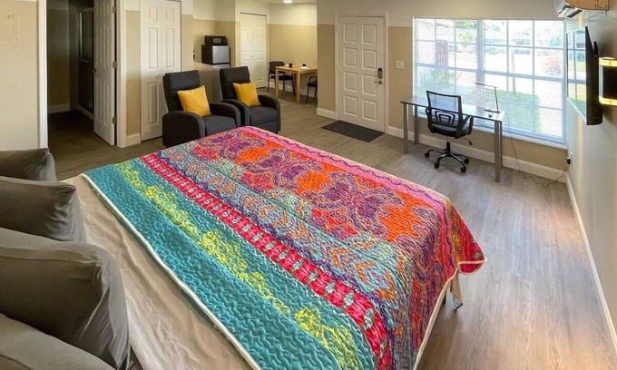 Iona Apartment | Charming apartment in beautiful Fort Myers!