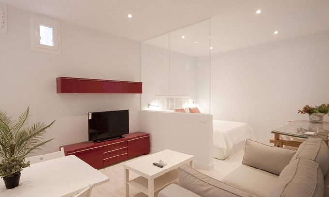 Embajadores Apartment | Charming apartment in Opera Square