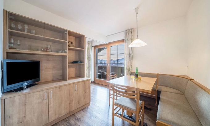 Lana Apartment | Charming Apartment “ Kammerhof Birne” with Mountain View, Wi-Fi, Balcony & Garden