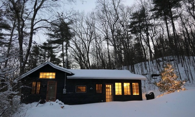 Woodstock Cottage | Charming Artist Cottage in Woodstock