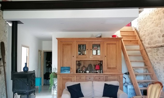 Sabran House | Charming, artistic, cool and quiet house, swimming pool, wooded patio.