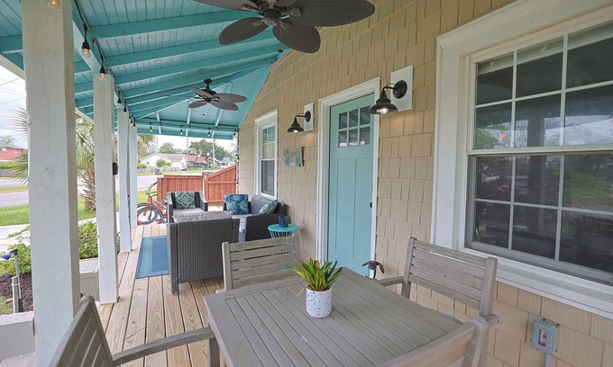 North Carolina Coast Cottage | Charming Beach Cottage-1 block to beach/boardwalk