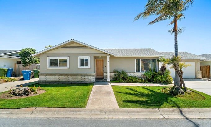 Morro Bay House | Charming Beachside Bungalow w/Light & Airy D'cor - 300 Yards to Beach