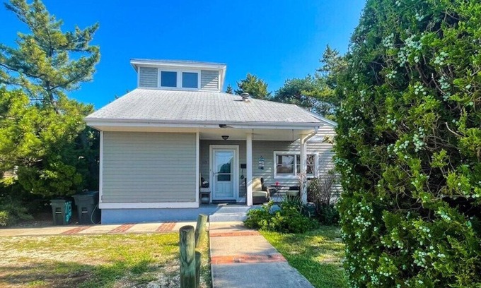 Manasquan Cottage | Charming Beachside Cottage – Just 1.5 Blocks from the Beach