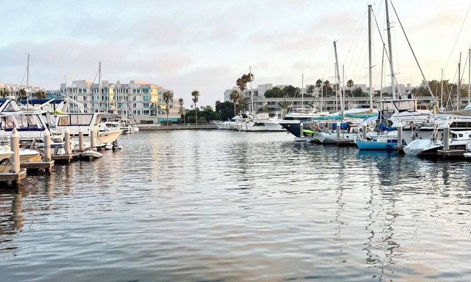 Marina del Rey Boat Rental | Charming boat in Marina del Rey