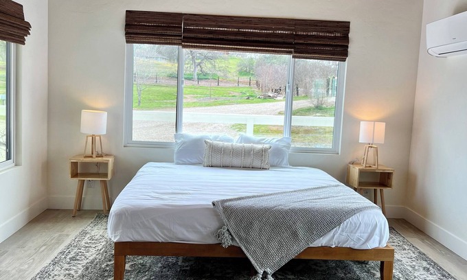 Clovis House | Charming bungalow in Clovis foothills with AC