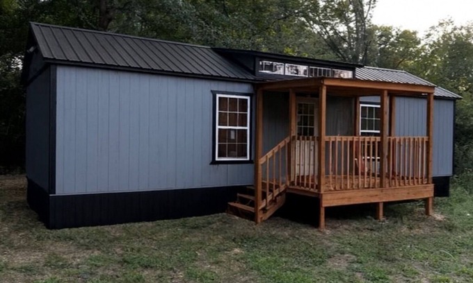 Ferndale Cabin | Charming cabin in St. Charles, AR just 600 yards from the boat ramp