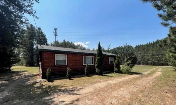 Thompsonville Cabin | Charming Cabin in Thompsonville. Minutes from Crystal Mountain Resort.