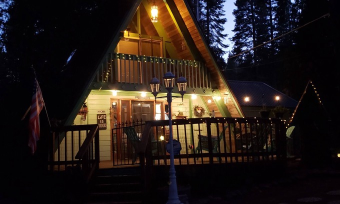 Peninsula Village Ski Chalet | Charming Cabin - Lake Almanor Peninsula - 2 blocks from the Lake!
