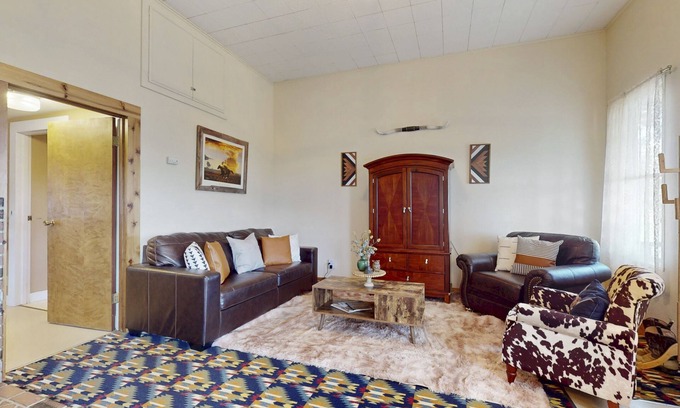 Crooked River Ranch House | Charming cabin on Long Hollow Ranch, dog friendly, w/WiFi, AC, access to trails