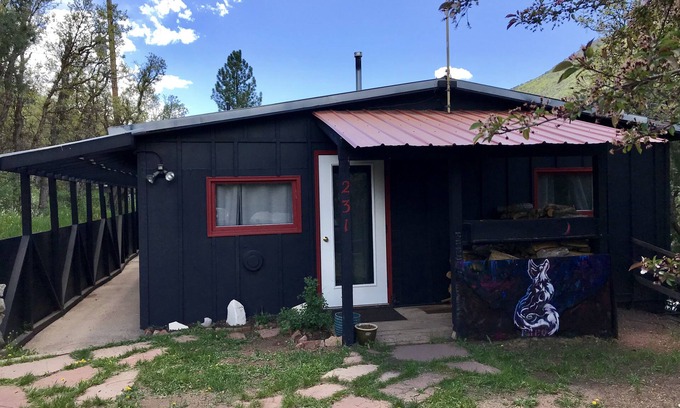 Carbondale Cabin | Charming cabin on the Crystal River. Minutes to skiing-hot springs-rafting-ect.
